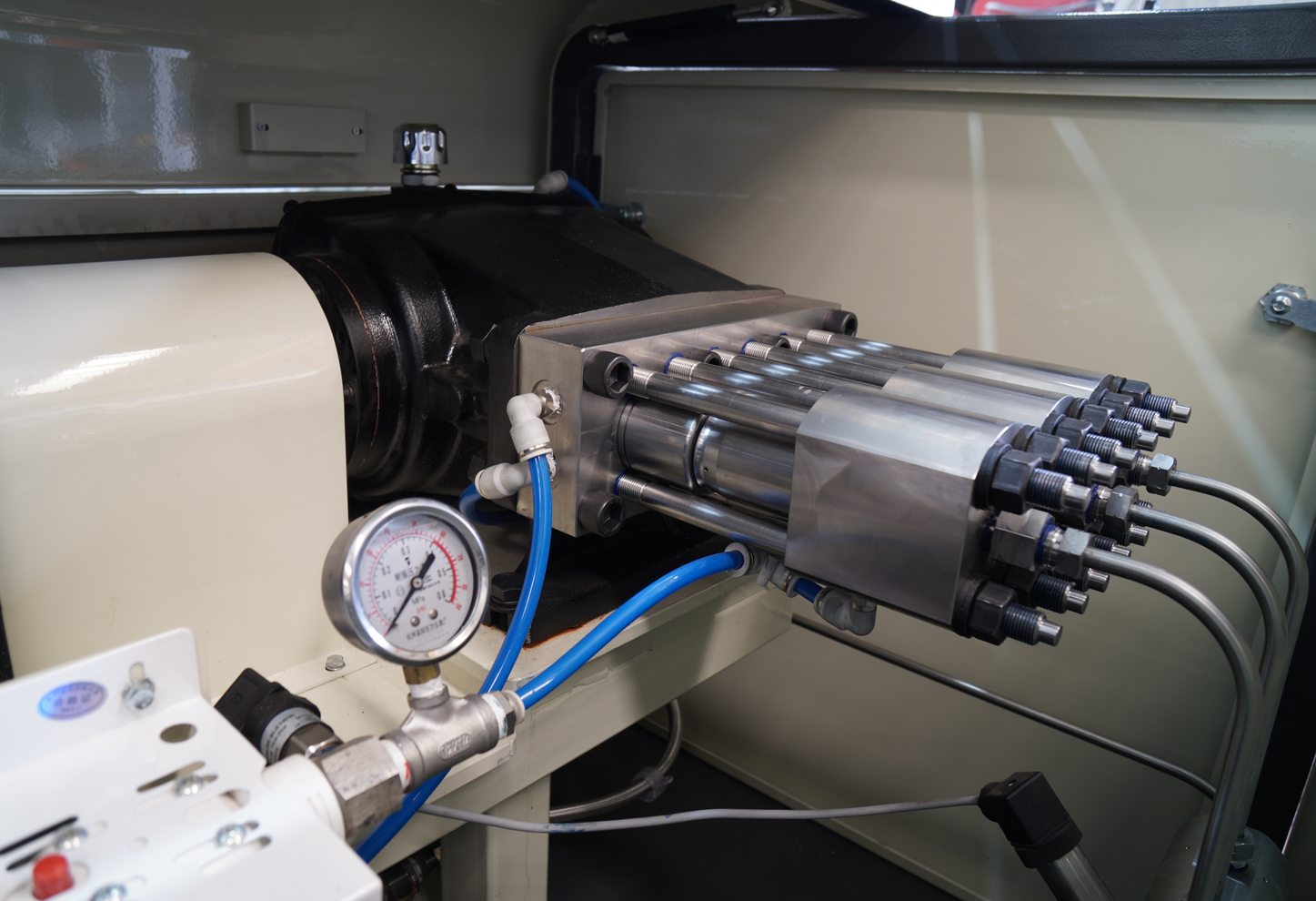 Neues Design Energiesparende Ultrahochdruck-Wasserstrahlpumpen mit Servo-Direktantrieb